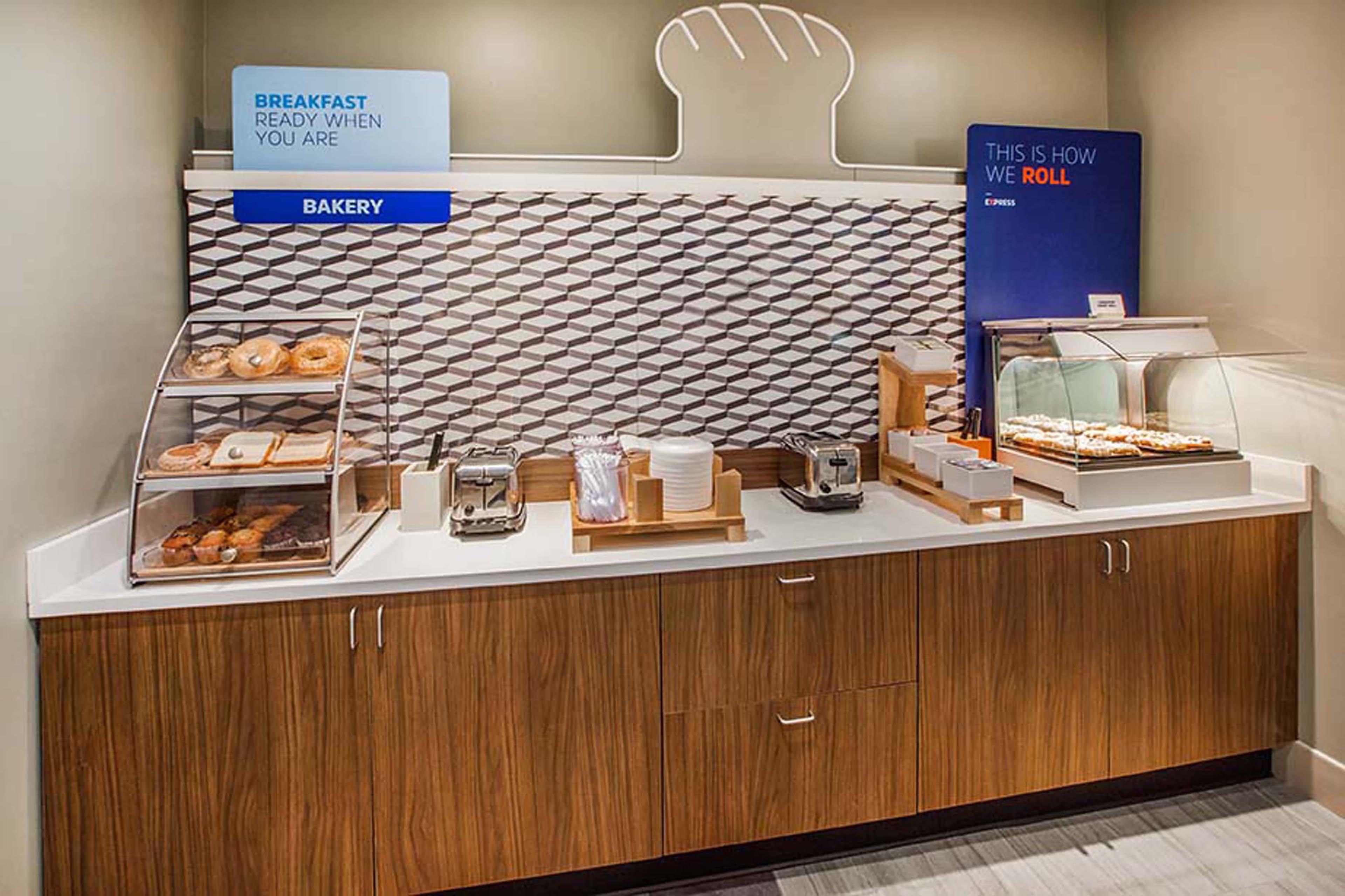 Holiday Inn Express Alpharetta - Roswell By Ihg Eksteriør billede